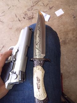 wolve detailed knife