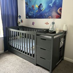 Crib with Changing Table, Storage & Drawers