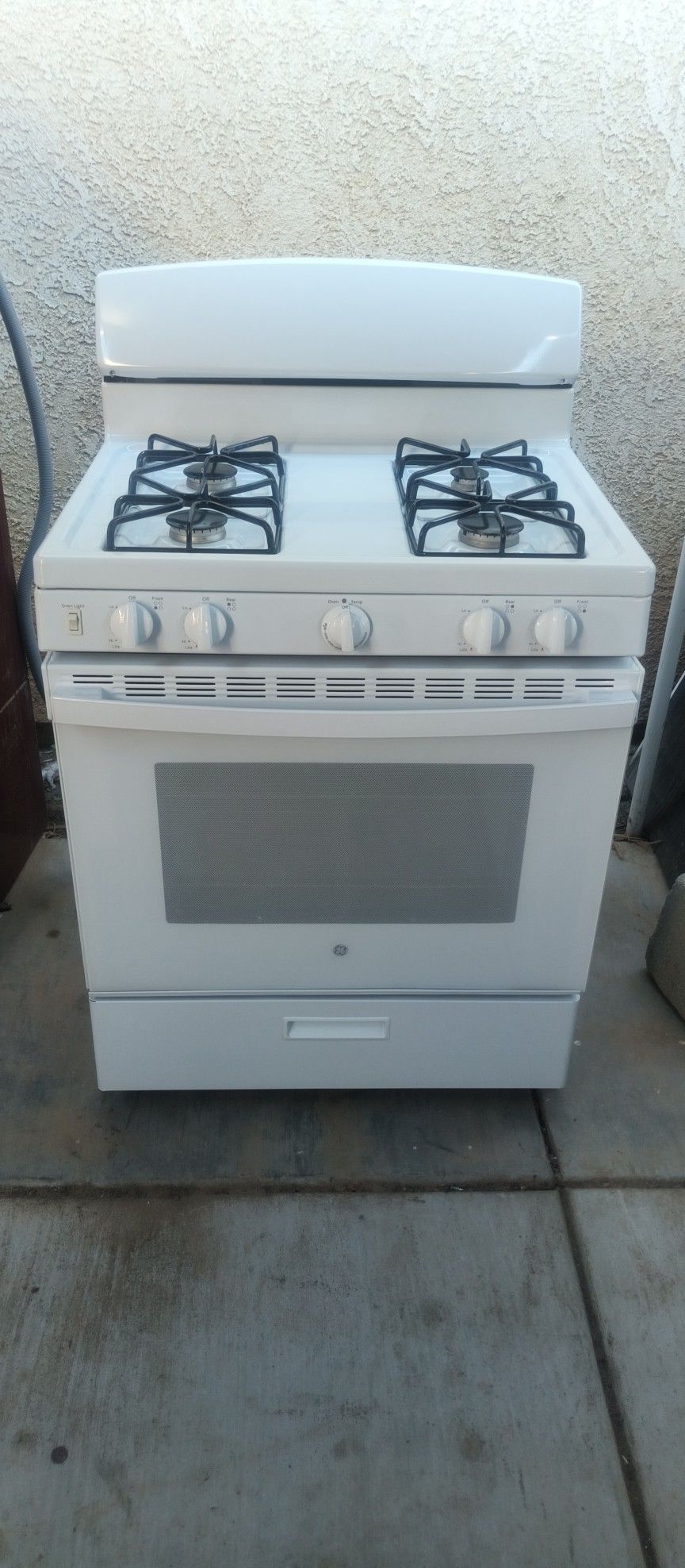 $$ G E GAS STOVE $$