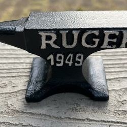 CAST IRON RUGER MINIATURE ANVIL