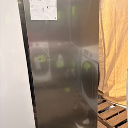 Frigidaire 16cu ft stand up freezer