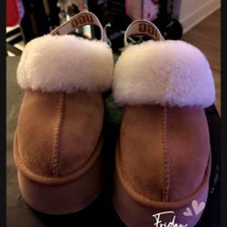  Uggs.    Barely Used
