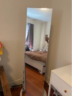 Swivel mirror with storage
