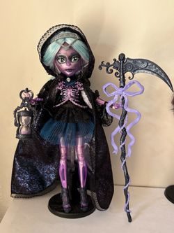 Monster High river styxx skullector doll