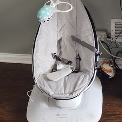 4 Mom's Baby  Rocker 