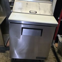 TRUE 27" PREP TABLE