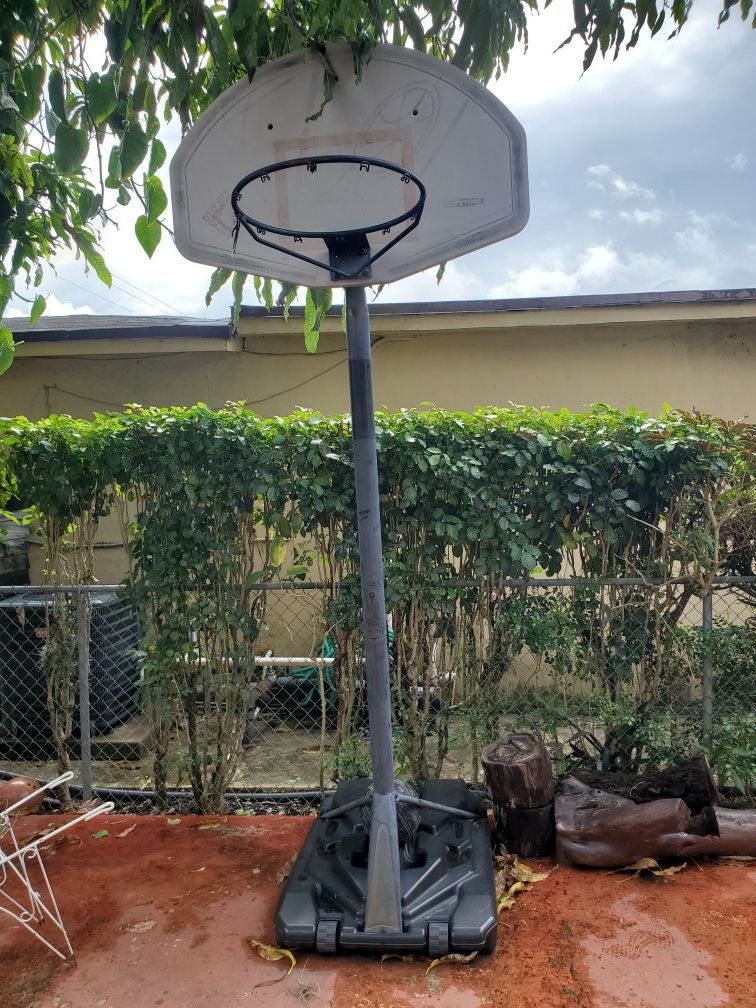 Lifetime adjustable portable hoop