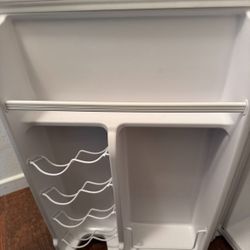 Mini fridge 