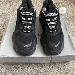 Balenciaga triple S