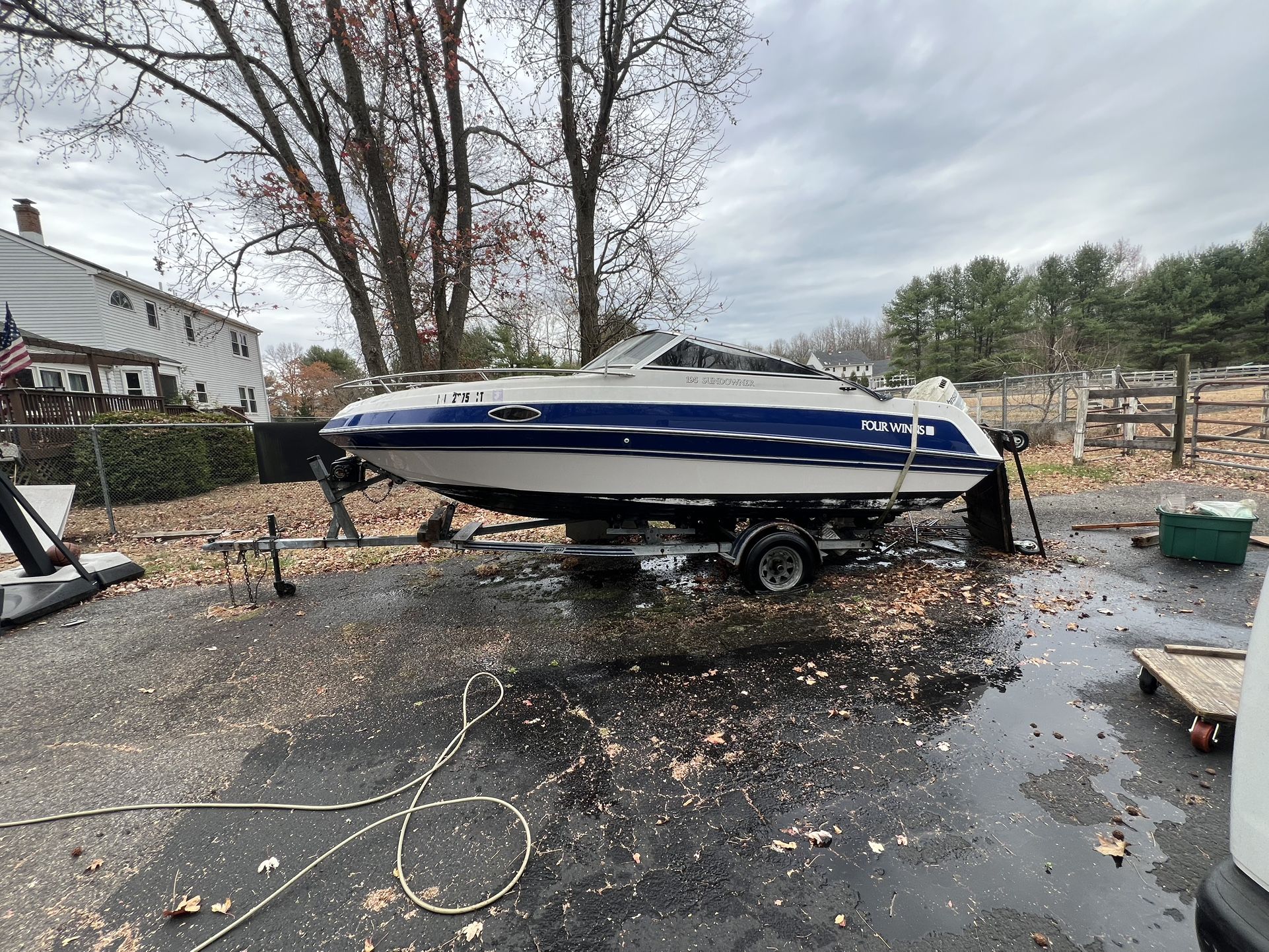 Four Winns 195 Sundowner outboard boat