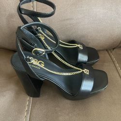 GBG Los Angeles High Heels Shoes Size 5.5.
