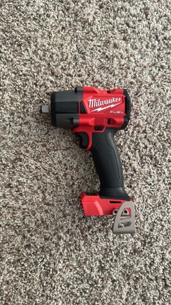 Milwaukee M18 FUEL Gen-2 Mid Torque 1/2 in. Impact Wrench w/Friction Ring