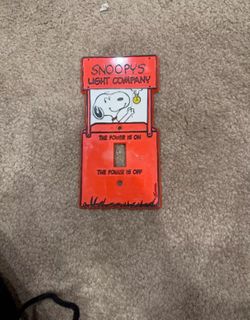 NOS-Vintage 1958  United Feature Syndicate Snoopy Light Switch Plate Peanuts RED