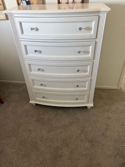White 5-Drawer Tall Dresser Chest with matching nightstand