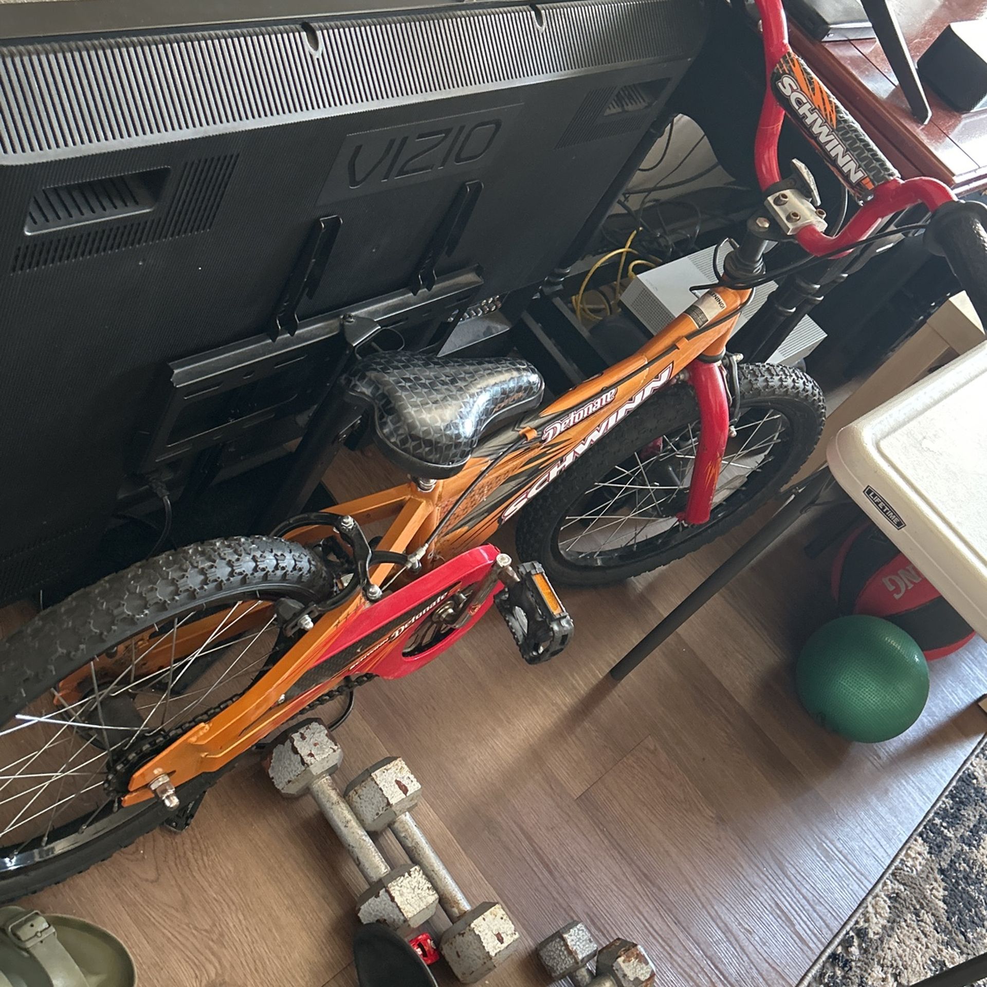 Detonate Schwinn Kid Bike