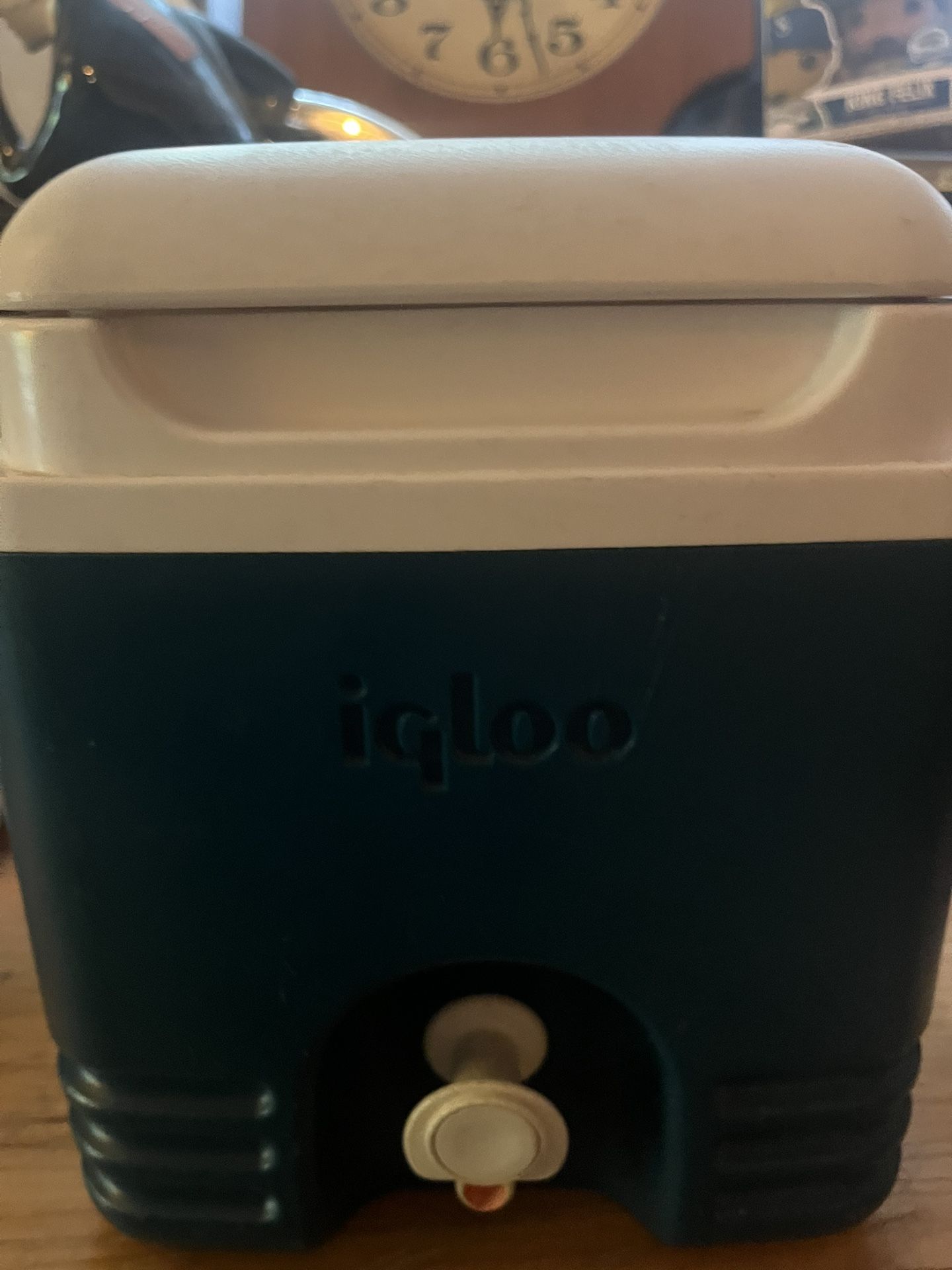 Vtg 1-Gallon Cube IGLOO Water Jug Cooler Blue/White HOT & COLD-W/Handle & Spout