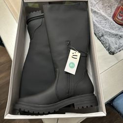 Brand New Black Boots 8 1/2 Wesley Chapel Area FCFS 