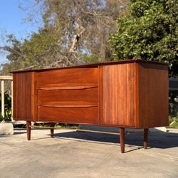 Mid Century Modern 9-Drawer Walnut Buffet Credenza Sideboard Dresser (Free Delivery 🚚)