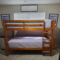 Twin bunk beds