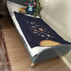 Kids twin bed