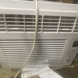LG window air conditioning 5000 BTU brand new