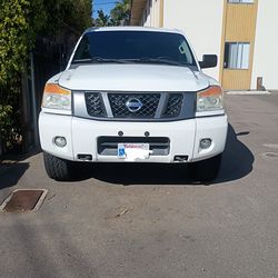 2012 Nissan Titan 5.6 V8 Crew Cab