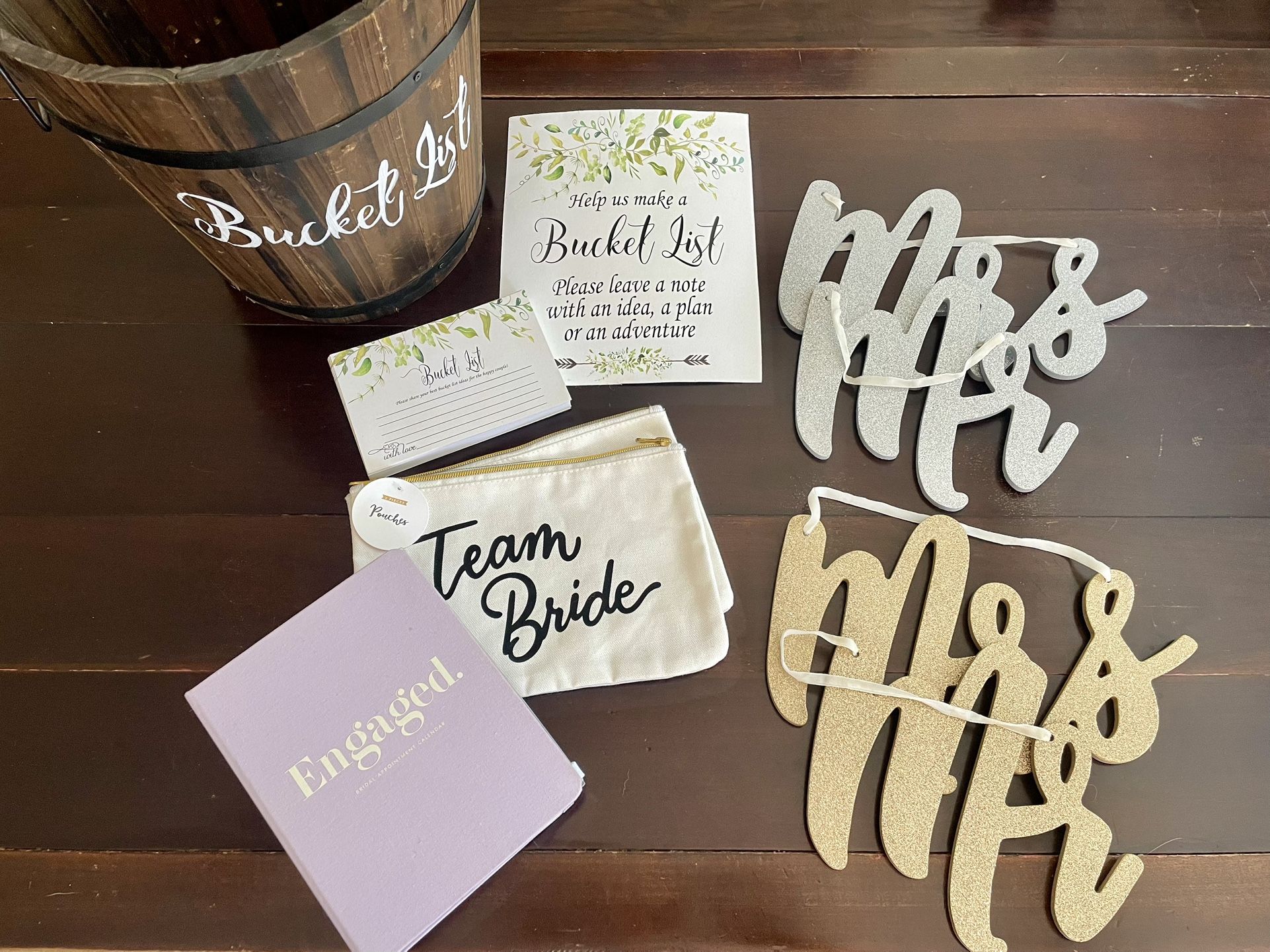 Engagement & Wedding Supplies