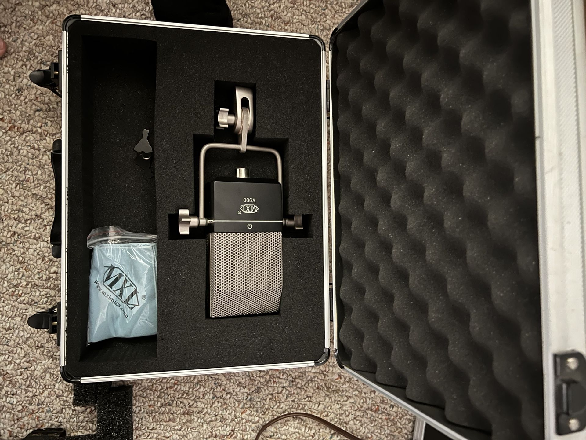 MXL V900 Studio Mic