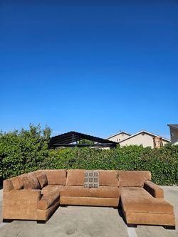 Large Sectional Sofa 💥 Free Delivery 💥