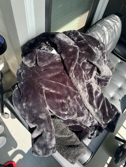Black fur coat (fox fur)