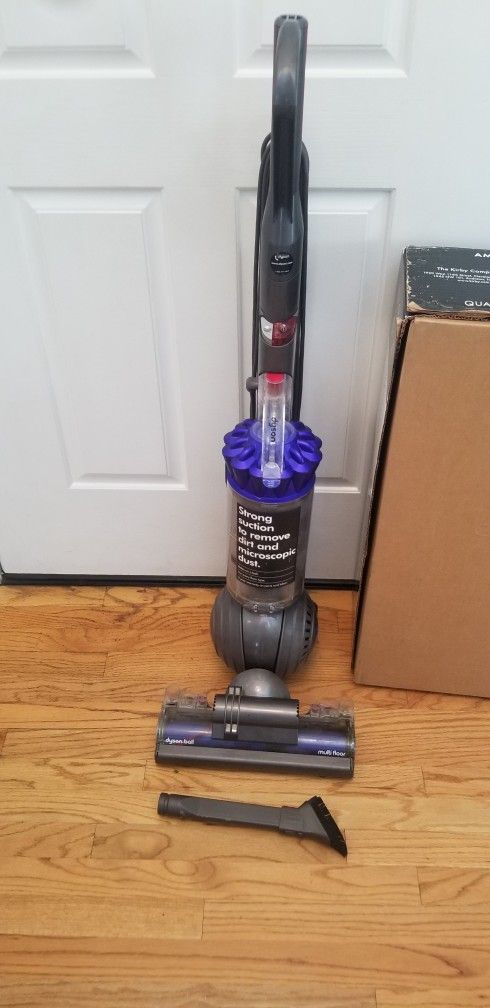 NEW cond DYSON ANIMAL BIG BALL VACUUM WITH COMPLETE ATTACHMENTS. , WORKS EXCELLENT. , AMAZING POWER SUCTION. , IN THE BOX