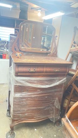 Antique dresser. Large.