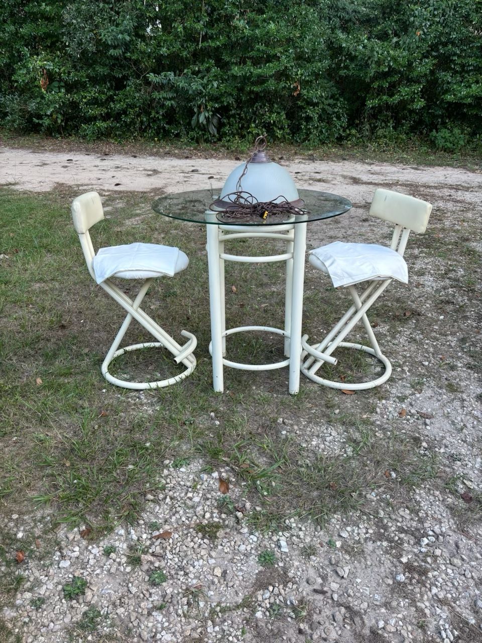 Small Dining Set With Lamp