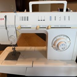 Singer Sewing Machine 