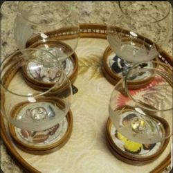 Brand new beautiful butterfly 🦋  4 cocktail glasses and  coasters  and tray  ( never used ).