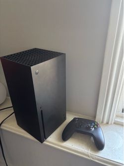 XBOX Series X 1TB w/ controller