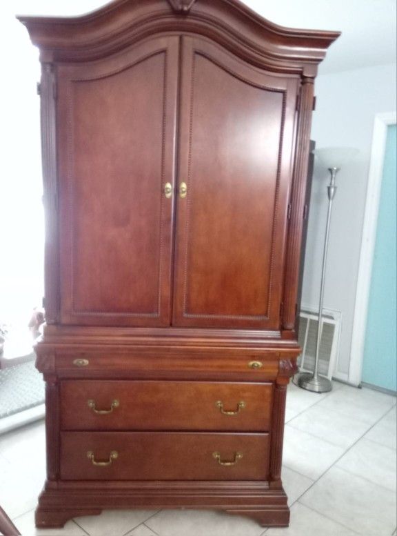 Beautiful Armoire Dresser Jewerly Drawer TV Cabinet Wood
