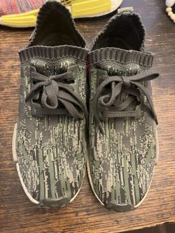 Mens Size 10  Adidas NMD R1 Primeknit Utility Grey Camo/Shock Pink Shoes 