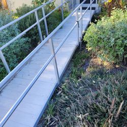 ALUMINUM WHEELCHAIR RAMP 