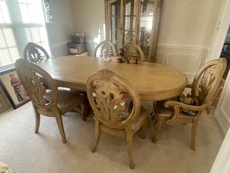 D435 Ashley furniture Buffet Bisque Table and 6 chairs