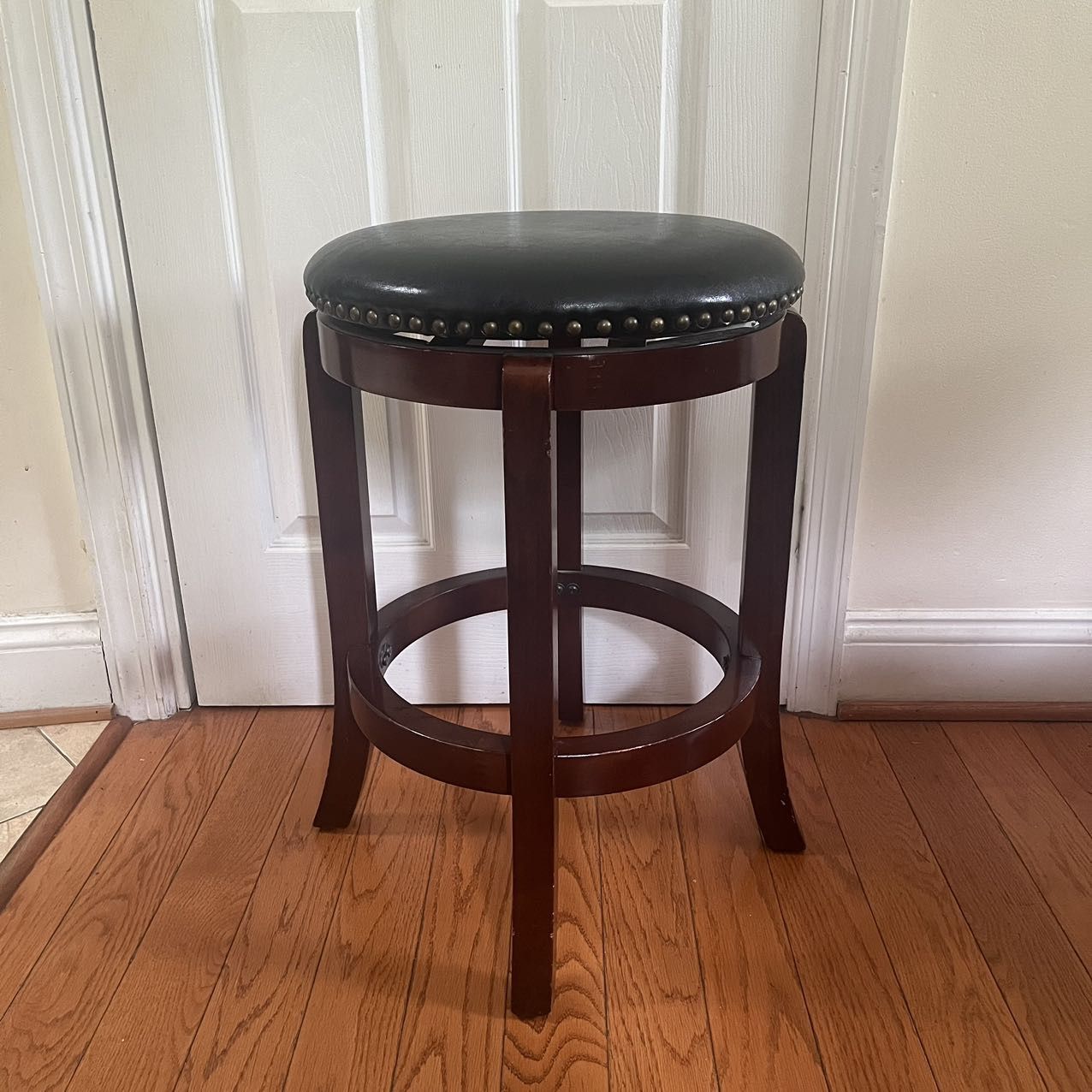 Backless Swivel Stool Leather Cushion