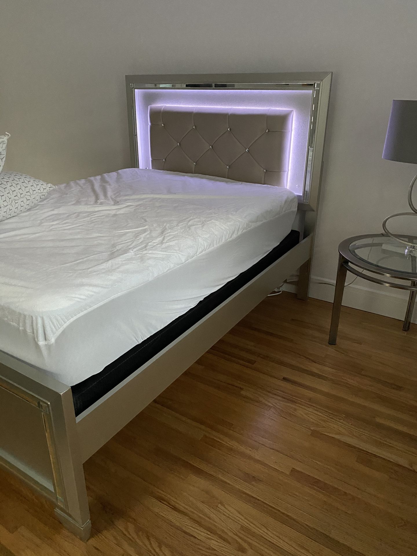 Full Size Mattress/ Box Spring