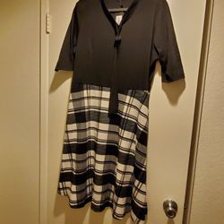 Cute knee long dress in black and plaid