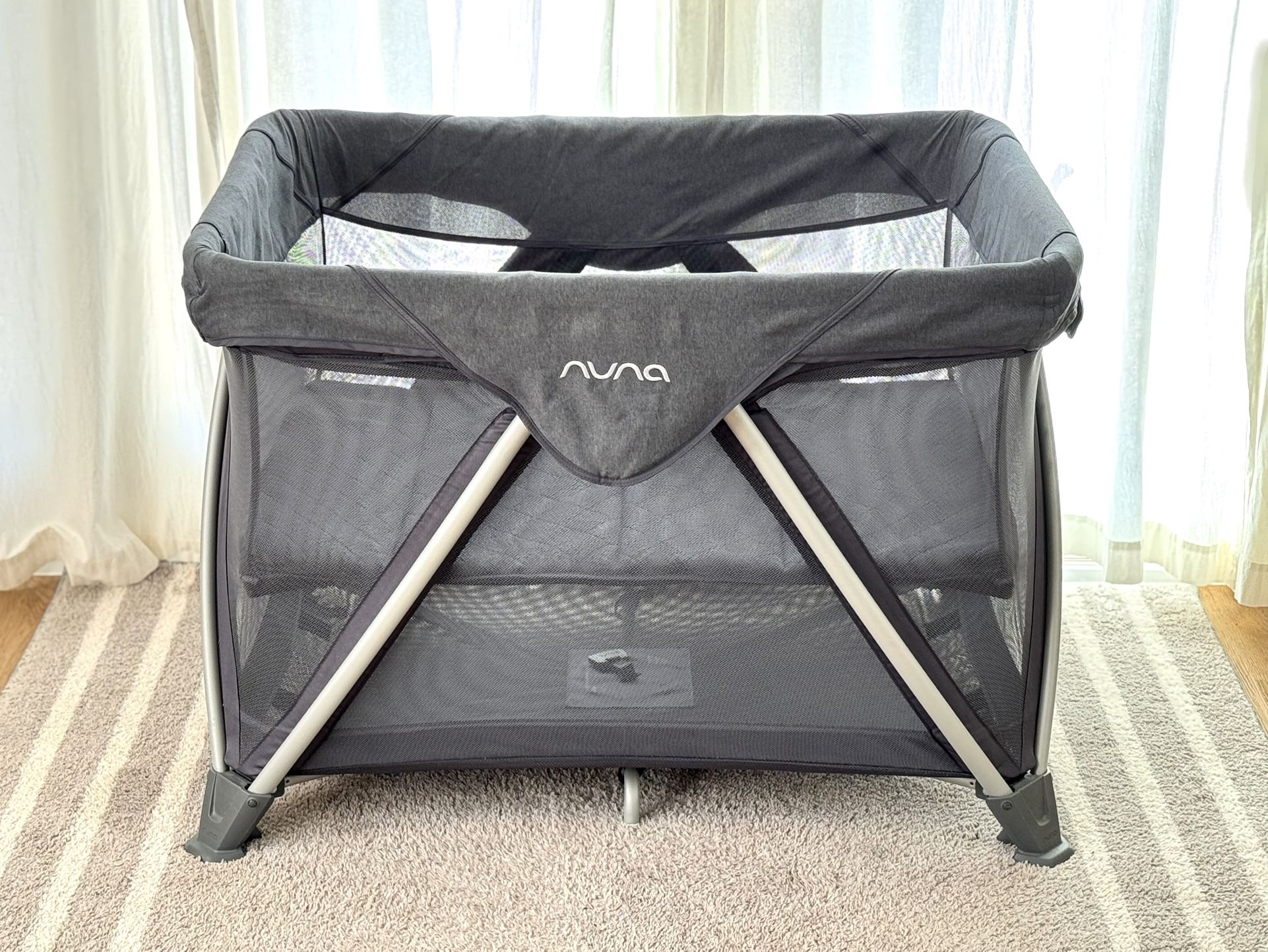 Nuna Sena Aire Pack and Play - Granite grey