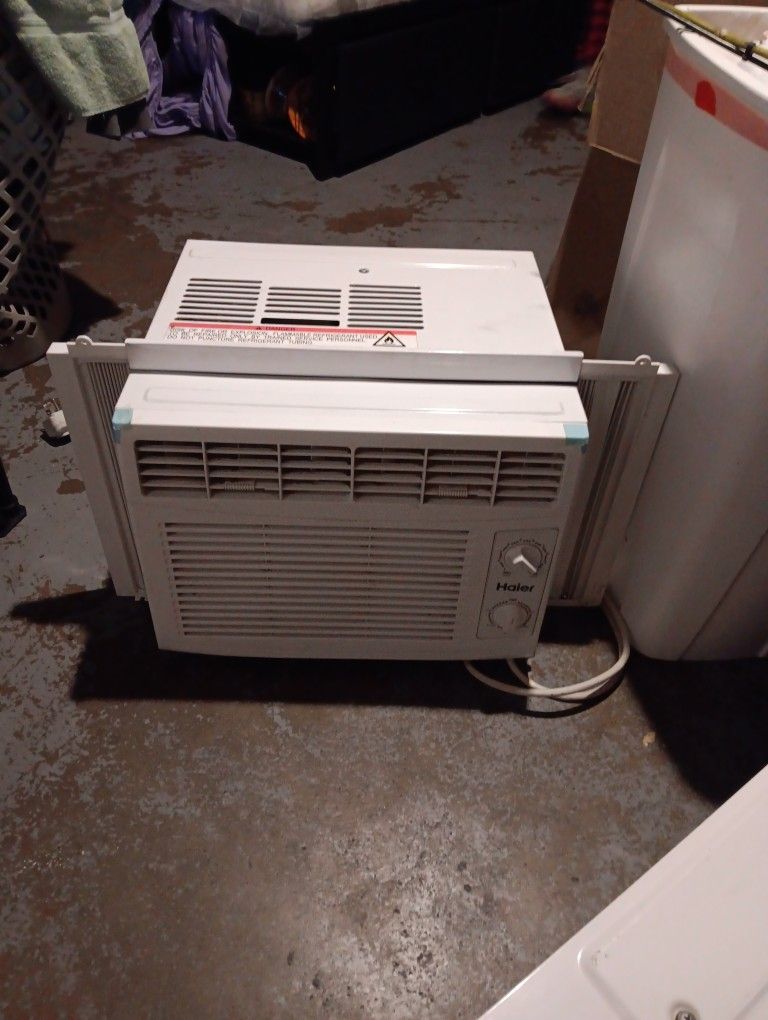 2 Window AC Units Working