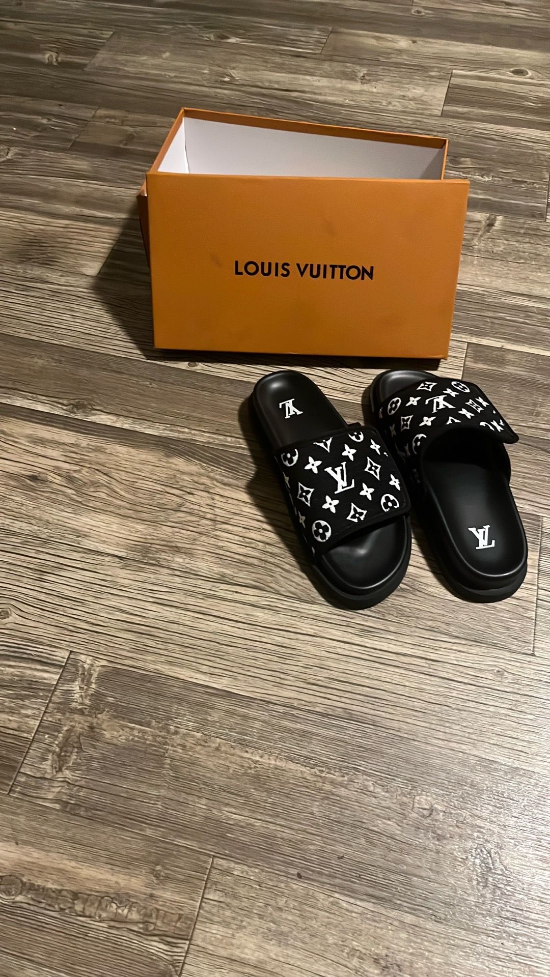 Louis Vuitton exotic flip flops womens sizes 8,9.5, and 10