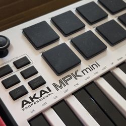 Akai Professional MPK Mini MK III Limited Edition White 25-key Keyboard Controller