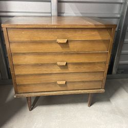 Vintage Dresser! 