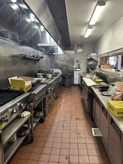 Restaurant For Sale/ Restaurante En Venta 