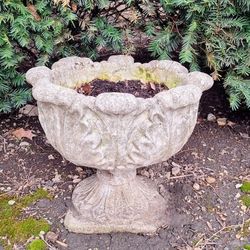  PRETTY CONCRETE PLANTER BOX